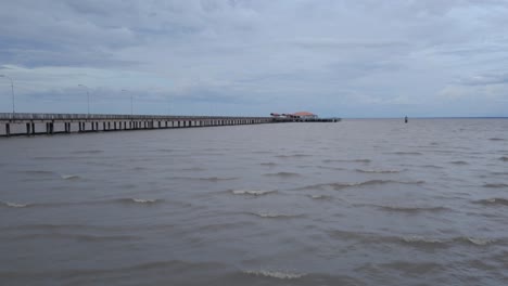 Vista-Panorámica-Del-Muelle-A-Lo-Largo-De-La-Costa-De-Macapá