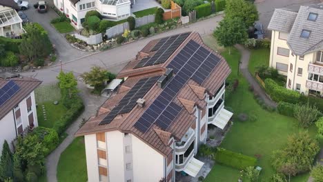 Drone-shot-of-a-house-with-solar-panels-in-the-Swiss-town-of-Walensee-Wessen,-showcasing-green-energy