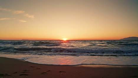 Dreamy-sunset-at-the-beach