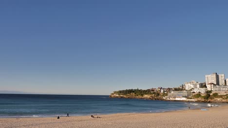 Vista-Panorámica-Del-Sur-De-Bondi-Desde-La-Playa-De-Bondi-Al-Amanecer