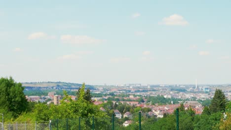 Horizonte-Azul-Distante-Con-Distritos-Urbanos-En-El-Centro,-Sur-De-Alemania