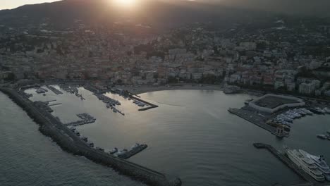 Sanremo,-Italien,-Meerblick,-Luftaufnahme-Einer-Drohne,-Küste-Bei-Sonnenuntergang