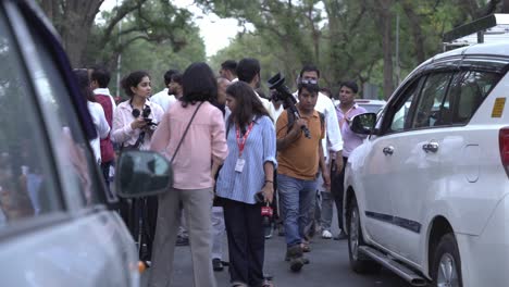 Periodistas-De-Varios-Medios-De-Comunicación-Indios-Frente-A-La-Sede-Del-Congreso-De-La-India