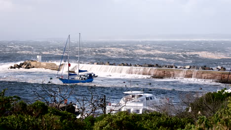 Tempestuous-ocean-waves-in-coastal-storm-crash-over-dolosse-protecting-pier