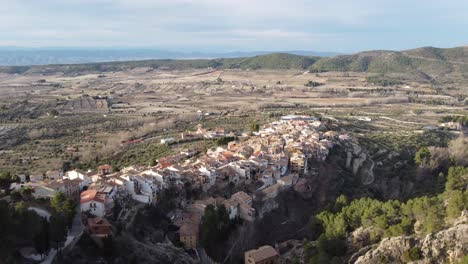 Pueblo-Aislado-En-La-Región-De-Murcia,-Alicante,-España,-Vista-Aérea-Sobre-Casas