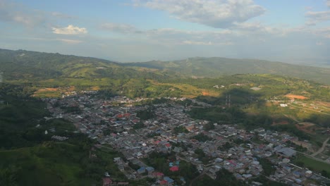 Vista-Aérea-Sobrevolando-El-Pequeño-Pueblo-De-Trujillo,-Valle-Del-Cauca.