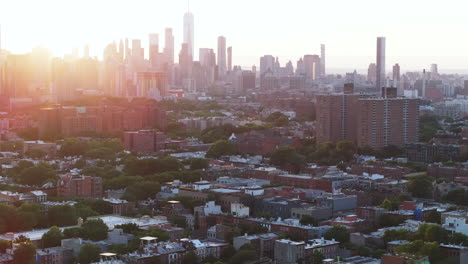 Vista-Aérea-De-Bedford-Stuyvesant,-Brooklyn-Al-Atardecer