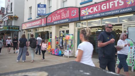 footage-of-Scarborough-seaside-amusement-arcades-in-summer-in-July,-North-Yorkshire-seaside-tourism