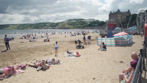 footage-of-Scarborough-beach-full-of-tourists-in-the-sun,-North-Yorkshire-on-a-summer-day-on-a-busy-weekend-with-families-enjoying-the-English-coastal-seaside-resort