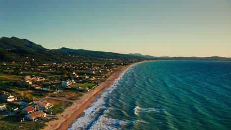 Goldene-Stunde-überlanger-Tropischer-Strand