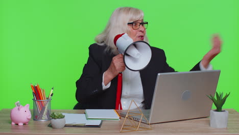 Senior-business-office-woman-screaming-in-loudspeaker,-discounts-news-sales-announcement-advertising