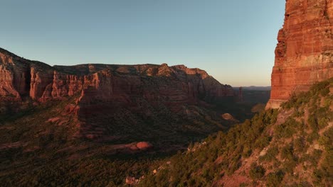 Valle-De-La-Montaña-Red-Rock-Cerca-De-Bell-Rock-En-Sedona,-Arizona,-Vista-Aérea