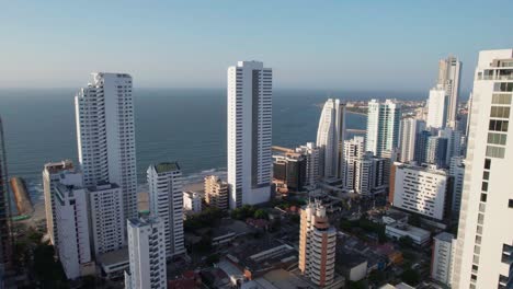 Vista-Aérea-De-Hoteles,-Torres-Y-Playas-De-Bocagrande,-Cartagena,-Colombia