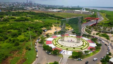 Monumento-Con-Aleta-De-Tiburón-En-Hiperlapso-Aéreo