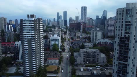 Un-Dron-Sobrevuela-La-Calle-Granville-En-El-Centro-De-Vancouver