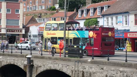 footage-of-Scarborough-seaside-amusement-arcades-in-summer-in-July,-North-Yorkshire-seaside-tourism