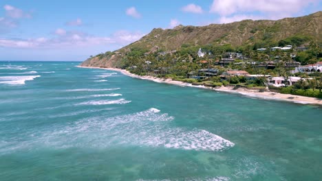 Cromwells-Beach-in-Kahala,-Oahu,-Hawaii