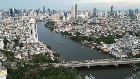 Vista-Aérea-De-Bangkok,-La-Capital-De-Tailandia,-Paisaje-Urbano-Durante-El-Día