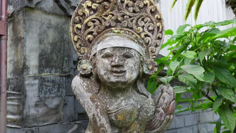 Balinese-Statue-close-up-and-detailed-shot,-dolly-out-shot,-Tegalalang,-Bali,-Indonesia