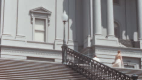 Besucher-Gehen-Die-Treppe-Vor-Dem-U-Hinauf