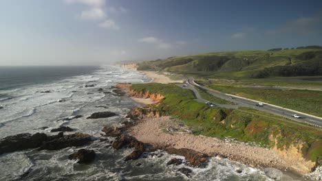 Imágenes-Aéreas-Tomadas-Con-Un-Dron-Sobre-La-Playa-Estatal-De-Pescadero,-En-La-Península-Del-Norte-De-California