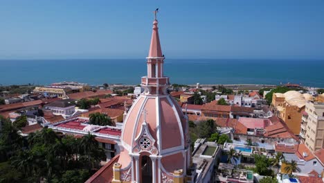 Glockenturm-Der-Kathedrale-Santa-Catalina,-Cartagena,-Kolumbien