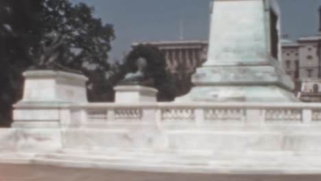 Statue-of-General-Grant-in-front-of-the-US-Capitol-in-Washington-DC