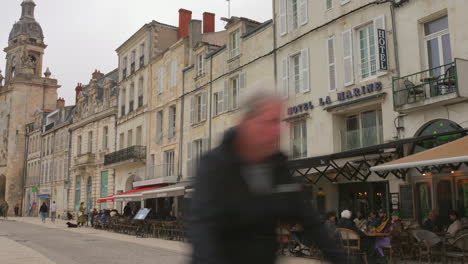 Shot-of-locals-and-tourists-loitering-around-old-town-with-cafes-and-restaurants-of-La-Rochelle,-France