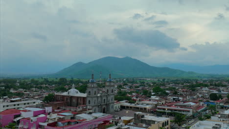 Hyperlapse-of-Tuxpan-city-center-with-colorful-houses,-clouds,-and-San-Juan-Bautista-church