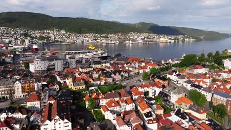 Drone-Flies-Above-Spectacular-Bergen,-Norway