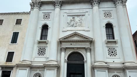 The-Church-of-Church-of-Santa-Maria-della-Pieta-in-Venice,-Italy-on-a-rainy-day---tilt-up-reveal