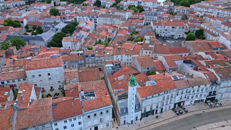 Quai-Valin-street-and-the-famous-lighthouse,-La-Rochelle,-France