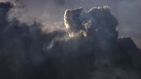 Vídeo-De-Fondo,-Durante-Una-Tormenta-De-Lluvia-En-La-Oscuridad.