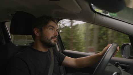 Young-caucasian-man-driving-and-looking-around