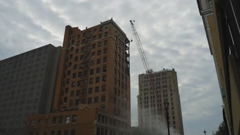 A-high-rise-building-in-Youngstown,-Ohio,-undergoing-demolition