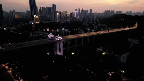 Una-Impresionante-Vista-Aérea-Nocturna-De-Wuhan-Durante-La-Hora-Dorada.