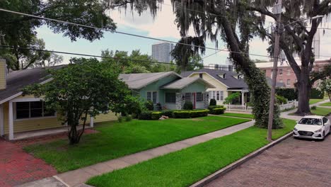 Housing-area-with-colorful-facade-in-Orlando-Suburb