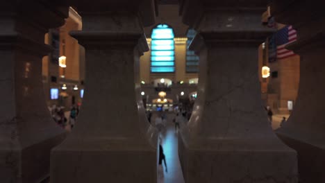 An-interior-slow-motion-shot-of-Grand-Central-Terminal,-during-the-morning-rush-hour