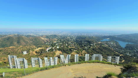 El-Letrero-De-Hollywood-Visto-Desde-Atrás:-La-Vista-Panorámica-Hacia-La-Derecha-Revela-Las-Famosas-Letras-Blancas