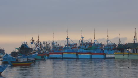 Colorful-boats-in-a-row