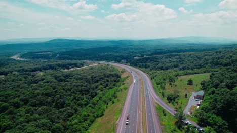 Truck-drivers-on-Interstate-68-in-Maryland,-USA