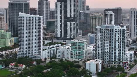 Downtown-Fort-Lauderdale-skyscrapers-including-luxury-apartments-and-office-buildings