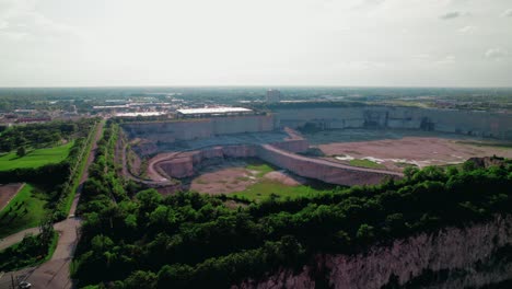 Huge-open-pit-earth-in-Illinois-USA