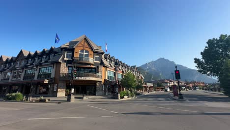 Banff-Avenue-shopping-high-street-in-Banff-Town,-Canada,-North-America-empty-intersection