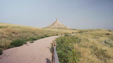 Landschaftsansicht-Der-Chimney-Rock-National-Historic-Site-In-Der-Prärie-Von-Nebraska