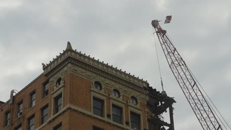 A-close-up-view-of-the-historic-facade-of-a-high-rise-building-in-Youngstown,-Ohio,-being-demolished