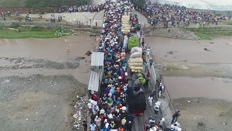 Running-crowd-of-people-on-bridge-between-Haiti-and-Dominican-republic