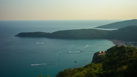 Veleros-Cerca-De-La-Ciudad-Costera-De-Budva-En-Montenegro-En-El-Mar-Adriático