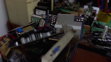 Pile-of-broken-computer-parts-on-work-desk