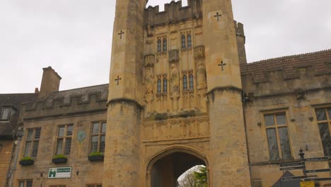 El-Ojo-Del-Obispo,-Wells---Puerta-De-Entrada-Al-Palacio-Del-Obispo-En-El-Casco-Antiguo-De-Wells-En-Somerset,-Inglaterra